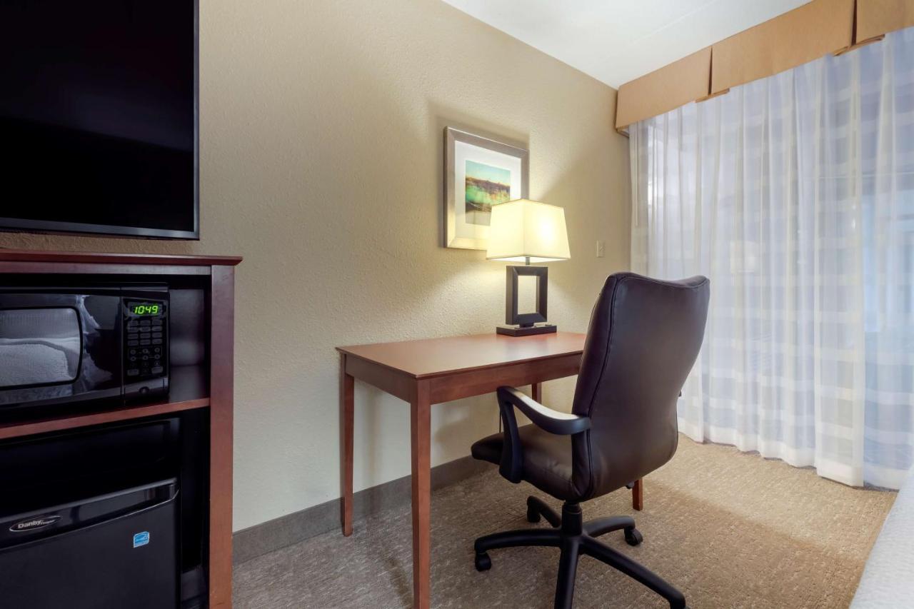 Best Western Fairmont Exterior photo