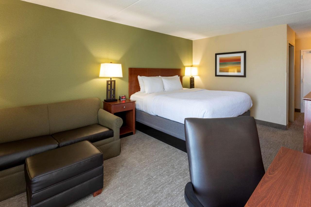 Best Western Fairmont Exterior photo