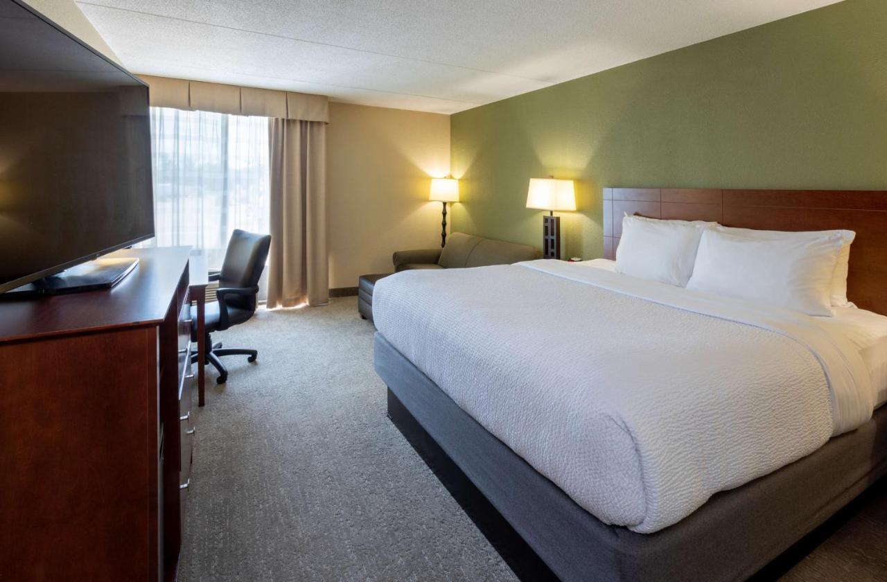 Best Western Fairmont Exterior photo