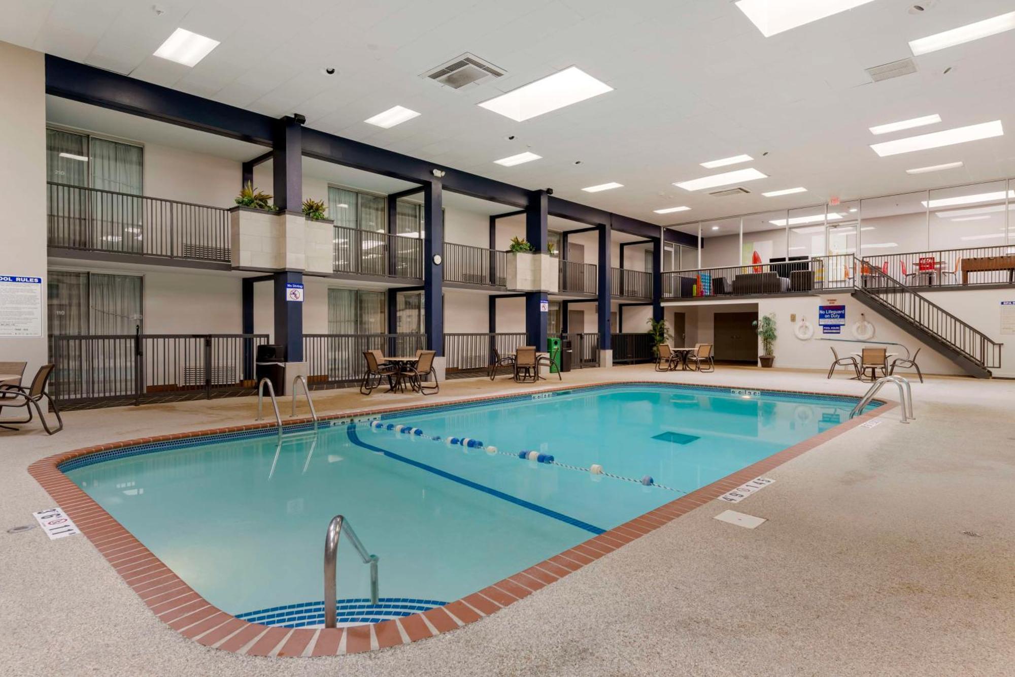 Best Western Fairmont Exterior photo