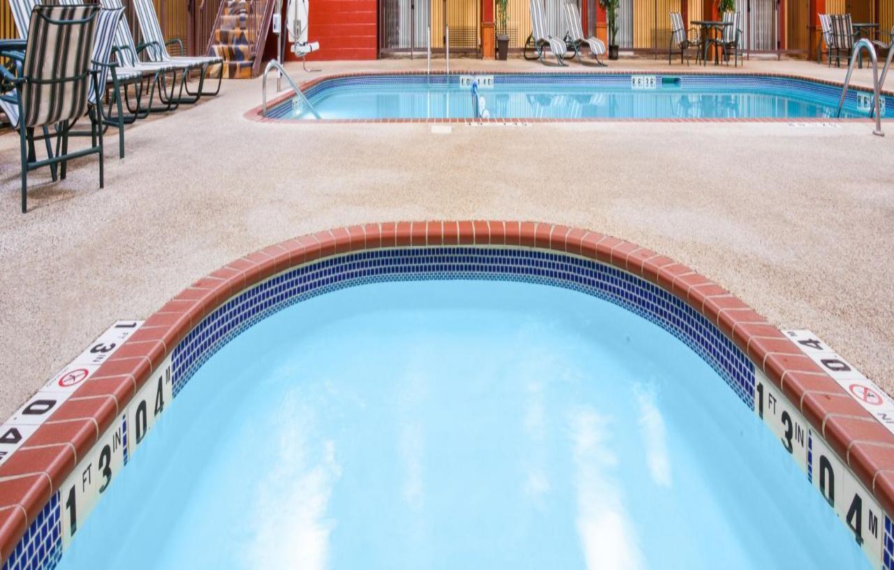 Best Western Fairmont Exterior photo
