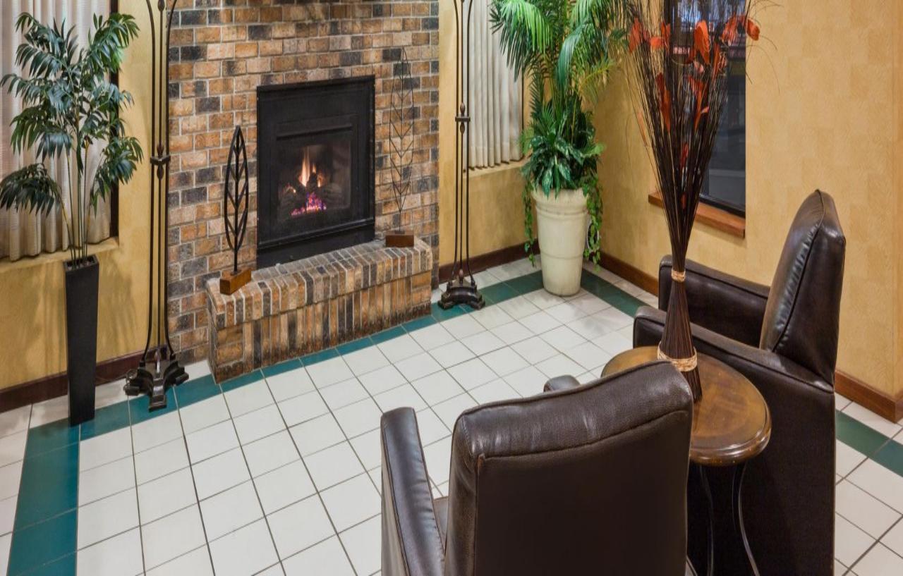 Best Western Fairmont Exterior photo